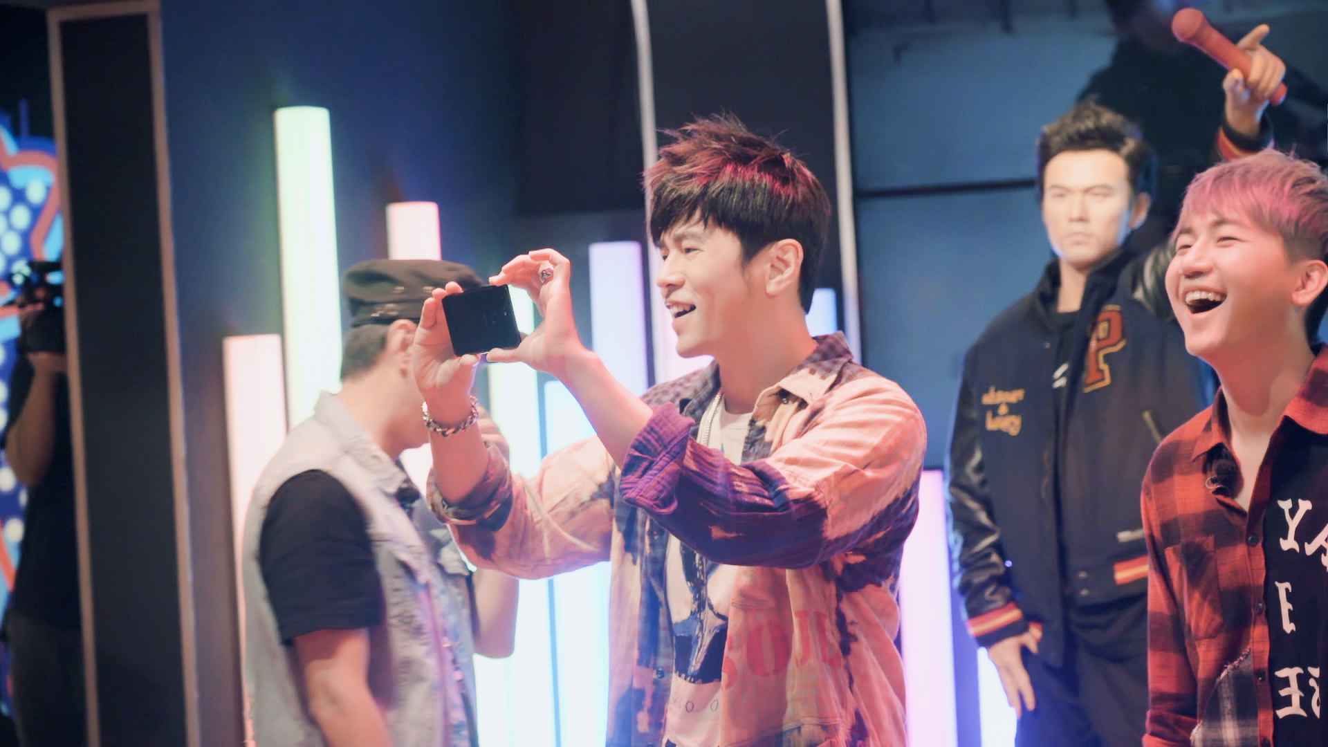 《周游记》首播 周杰伦林俊杰探寻最“童真”新加坡