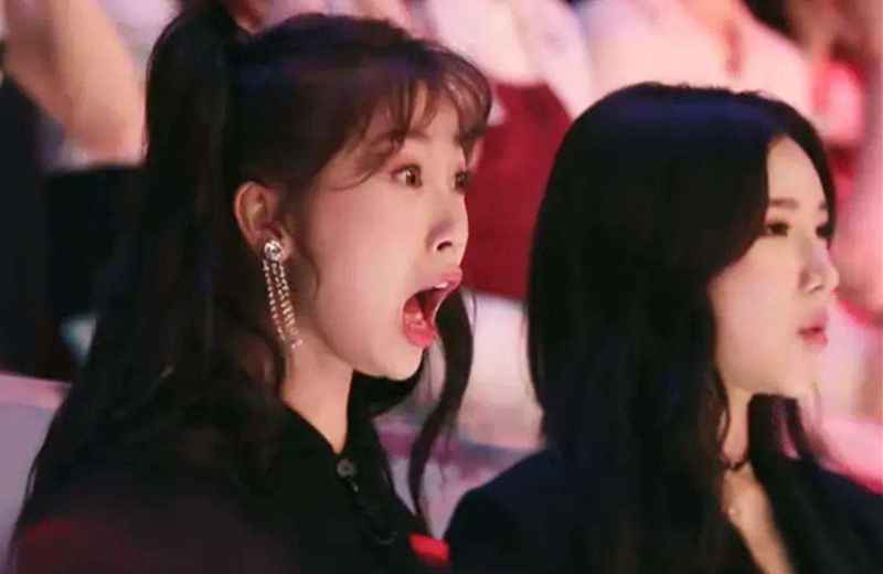 《青春有你2》中虞书欣的表情过于夸张，引发网友热议