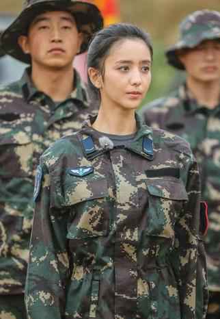 《真男2》猎人训练难度进阶 佟丽娅坚持集训不言弃