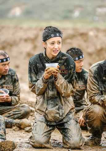 《真男2》猎人训练难度进阶 佟丽娅坚持集训不言弃