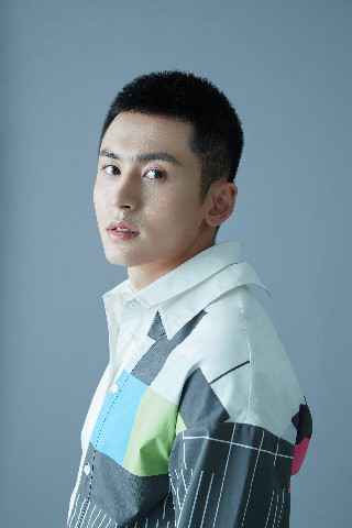 张哲瀚与心喜文化展开音乐之旅 新单《转身》即将上线