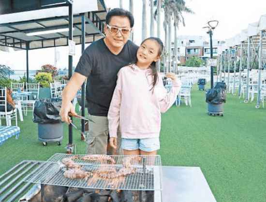 魏骏杰自爆曾患抑郁症想自杀 或陪女儿到北京上学