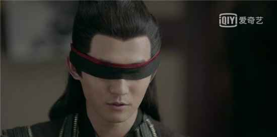 五竹打得过燕小乙却接不住洪四痒一掌？