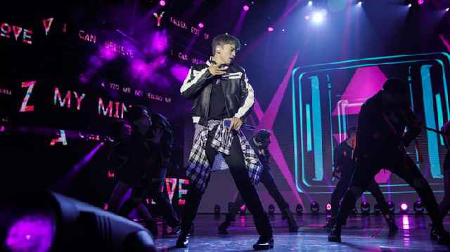 张杰荣获全球华语榜中榜两项最佳大奖 一首《Pretty White Lies》嗨爆全场