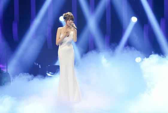 《藏歌会》阿兰空灵吟唱《美人谷》 “西兰CP”狂撒狗粮