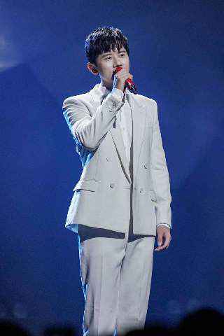 张杰两首歌曲连唱彰显LIVE实力 青春演说温暖人心