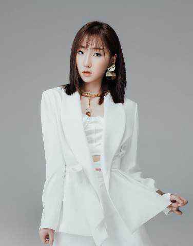 歌手王瑞淇新歌《被幸福包围》甜蜜来袭