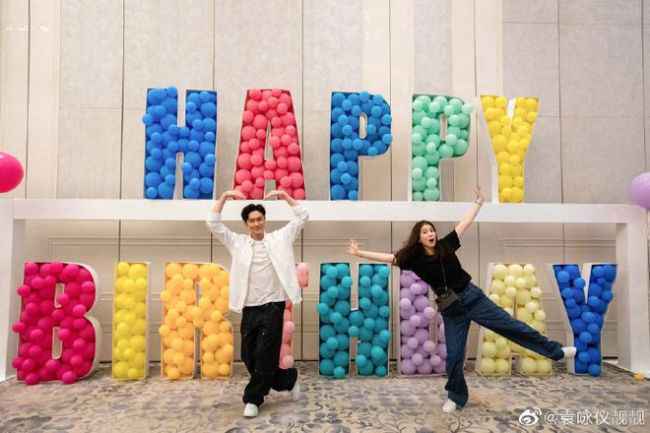 袁咏仪晒《龙门镖局》主演合照 网友:妥妥爷青回