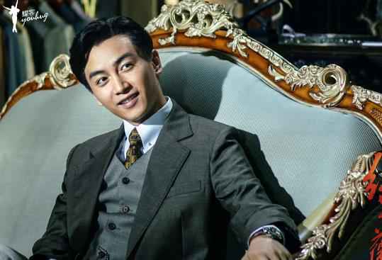 《红蔷薇》杨子姗职场小白升级打怪 “模范男友”陈晓撩人不手软