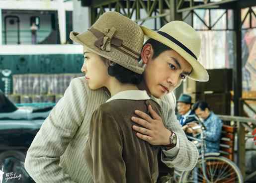 《红蔷薇》杨子姗职场小白升级打怪 “模范男友”陈晓撩人不手软