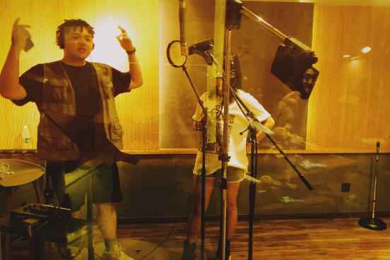 何洁新歌《拜托了》将发 直面回应狗仔跟拍