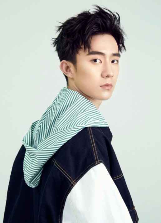 乔欣郑好凌晨一同返家过夜疑曝光恋情 郑好是谁？