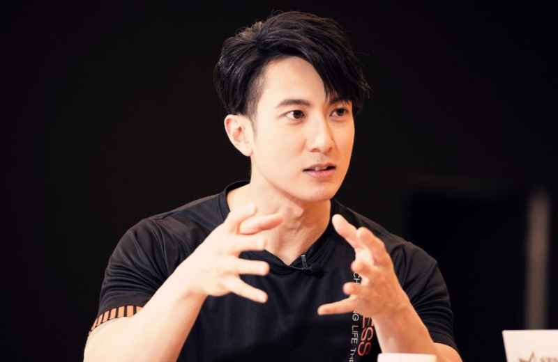 吴尊携妻子林丽莹参加综艺节目，两个人16岁的时候就认识了