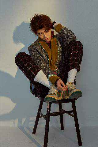 蔡徐坤新歌《Hard To Get》解锁上线 独特艺术风格诉说深情灵魂