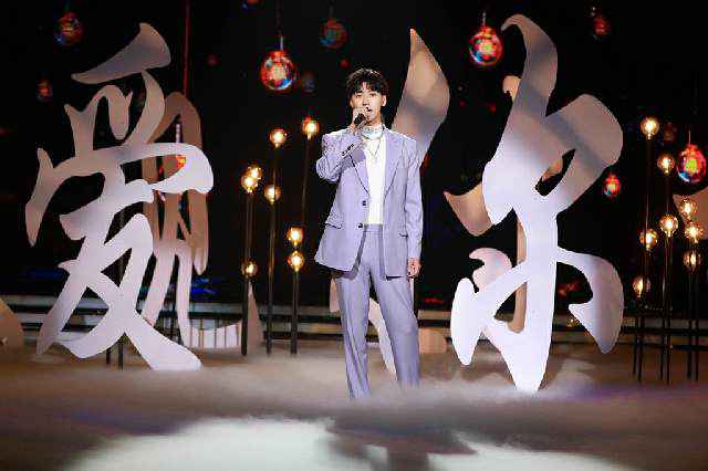 王博文献唱央视《全球中文音乐榜上榜》 温柔深情触人心弦