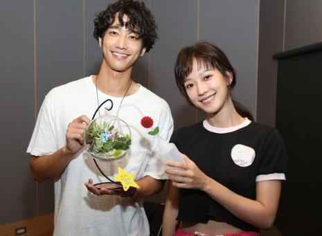 黄子佼为女友孟耿如谱新歌 歌词揭晓甜死人!