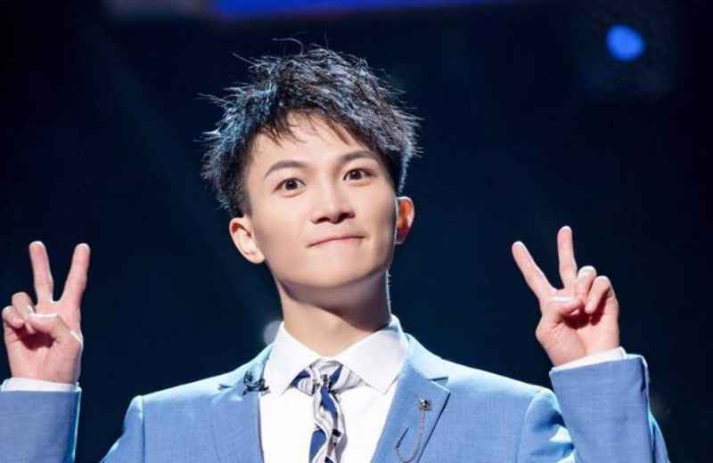 周深歌手当打之年惊艳开唱,一首《Monster》洗涤心灵