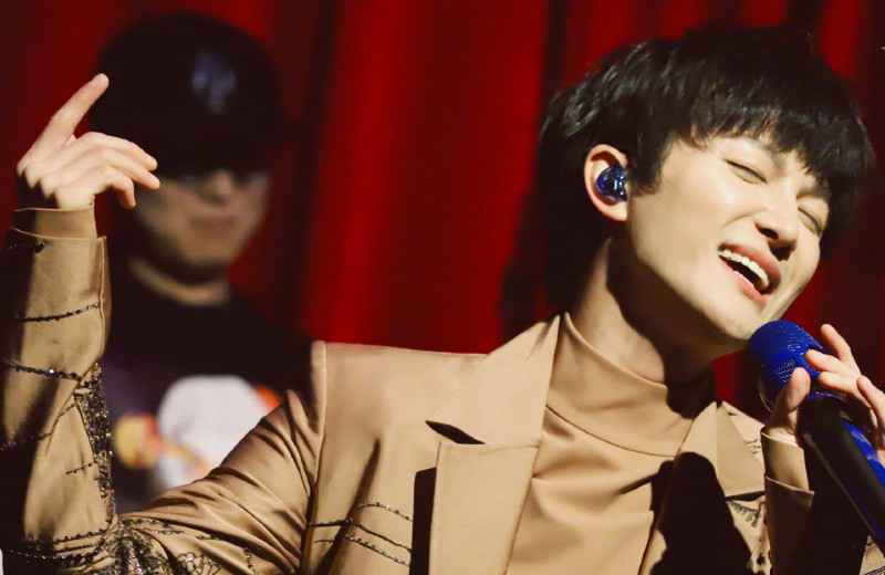 周深歌手当打之年惊艳开唱,一首《Monster》洗涤心灵