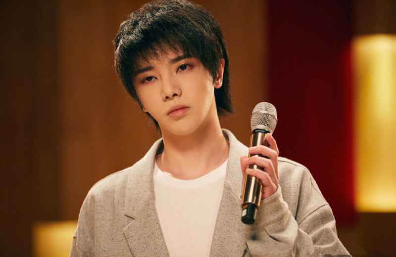 华晨宇再次勇夺《歌手当打之年》第一名,朴素演唱让人耳目一新