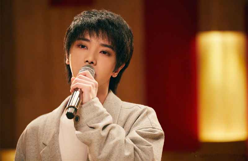 华晨宇再次勇夺《歌手当打之年》第一名,朴素演唱让人耳目一新