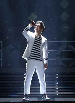 黄渤《极挑》与哈林同台飙歌 新编《水手》被赞神曲