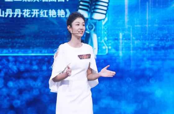 突破自我!《主持人大赛》10名选手以新声诠释经典