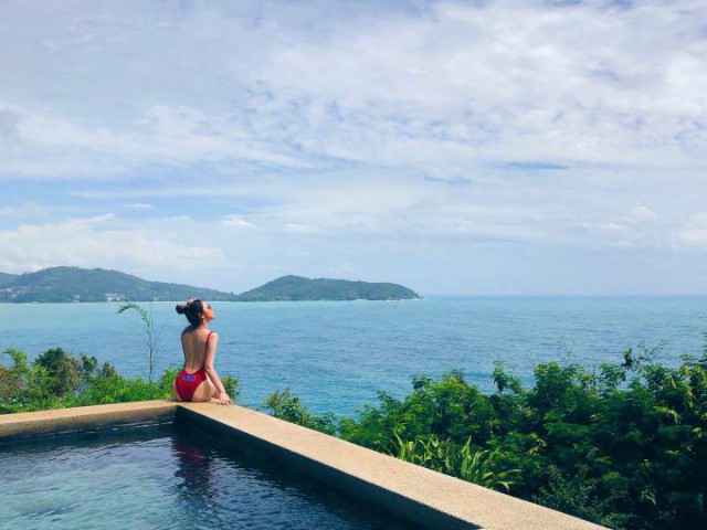 G.E.M.社交网络大秀身材 八月“战绩”不菲好事不断