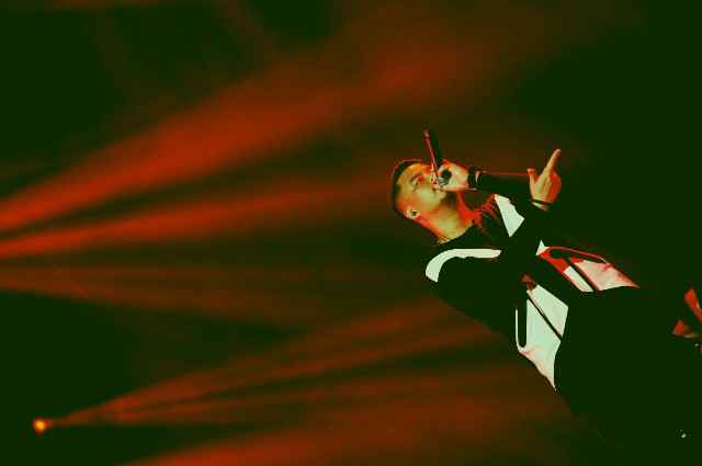 Jason亮相爱奇艺尖叫之夜 深情演唱《能不能》引“回忆杀”