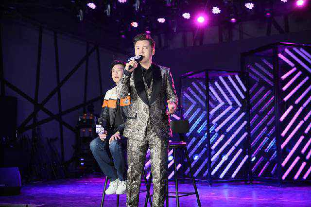 于安迪携温兆伦做客酷狗首唱会 深情献唱人气爆棚