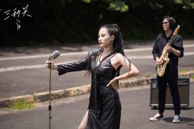 江静首推个人专辑 主打歌《三秒笑》潇洒曝单身后心声