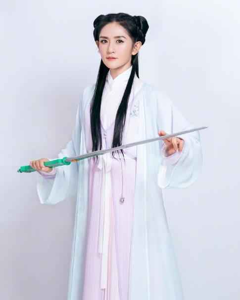 谢娜cos花千骨有模有样 喊话赵丽颖：续集我接演