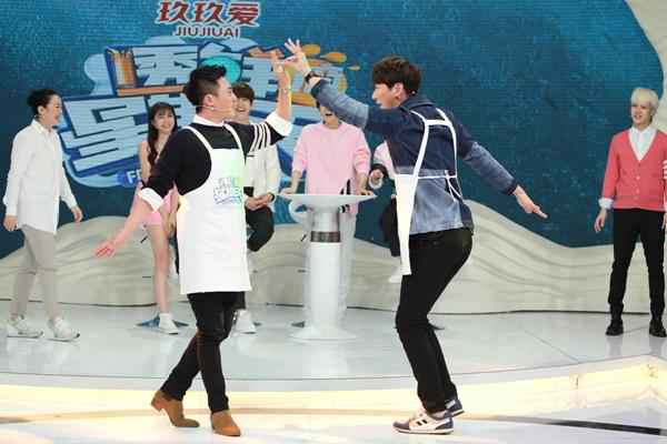 杜淳加盟《透鲜》不断档 为赢食材跳“孔雀舞”