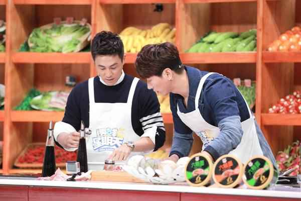 杜淳加盟《透鲜》不断档 为赢食材跳“孔雀舞”