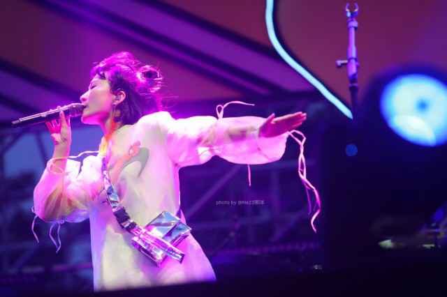 阿肆发布新单曲《仰世而来》：做自己披星戴月的英雄