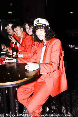 马赛克乐队“劲歌热舞”巡演正篇完结,这支乐队在台上给自己“打了码”