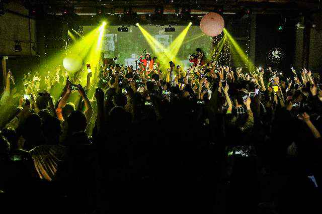 马赛克乐队“劲歌热舞”巡演正篇完结,这支乐队在台上给自己“打了码”