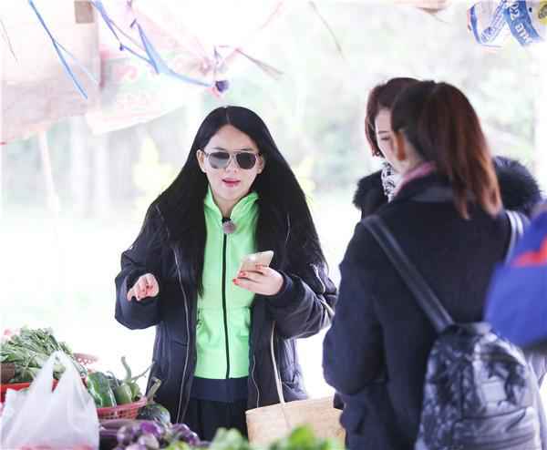 李湘胡可老挝菜场买买买 袁咏仪吐槽：好恐怖