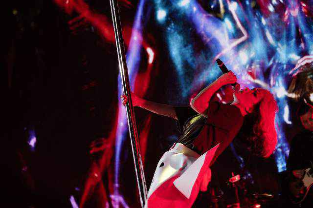 何超仪开唱邀林子祥任神秘嘉宾 与卢凯彤隔空合唱