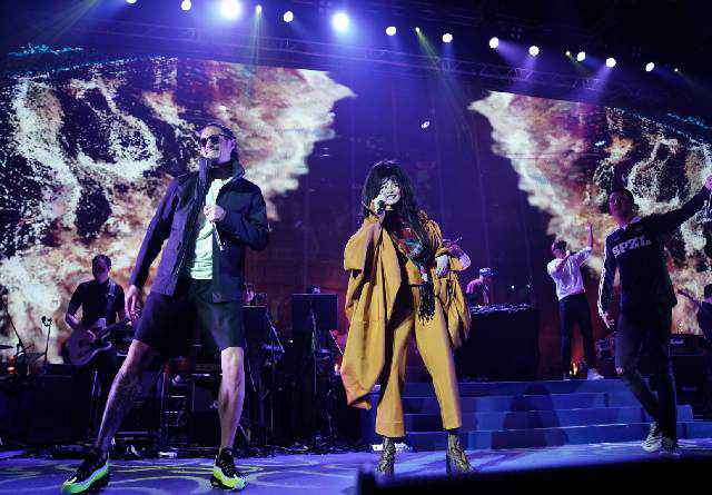 何超仪开唱邀林子祥任神秘嘉宾 与卢凯彤隔空合唱