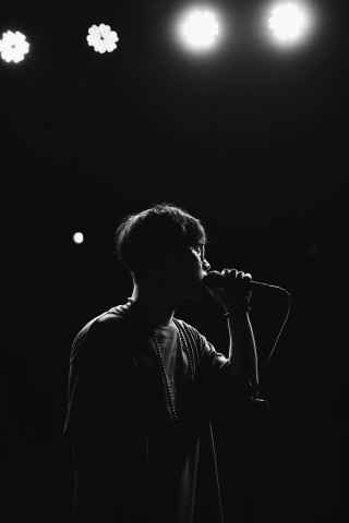 《爱情公寓》主题曲引回忆杀 余佳运张口秒变耳机男友