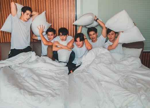 李时刚诠释纯爱飘粉红泡泡 自豪是“太阳之子”