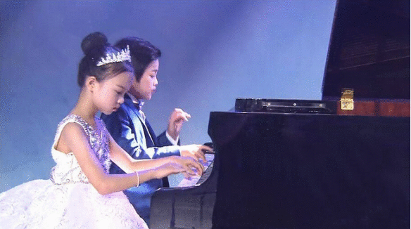 2019世界休闲体育大会年龄最小的推广大使,中国魔指精灵开幕式大放异彩