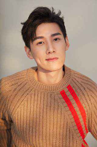 沈天行解锁歌手身份 洗脑新歌夏日气息MAX