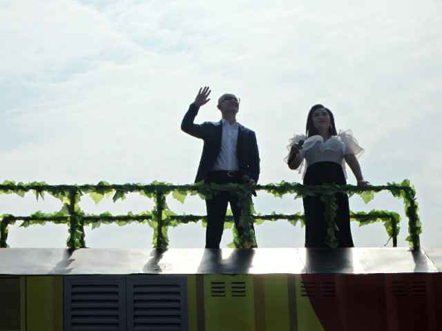 歌手平安亮相四川省运动会开幕式 激情献唱主题歌