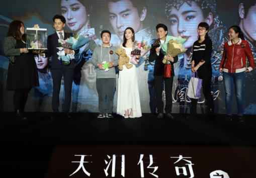 《天泪传奇之凤凰无双》首创VR-媒体粉丝答谢会 王丽坤郑元畅丁子峻解读“双重身份”