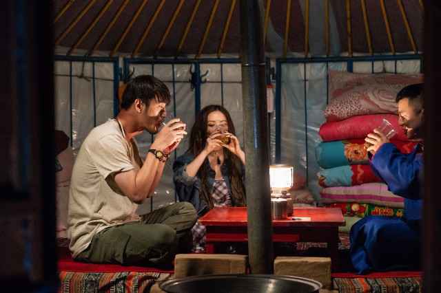 内蒙古拍《倒数》MV 遇车祸 ?G.E.M. 野外谈情 台湾型男讨人欢心