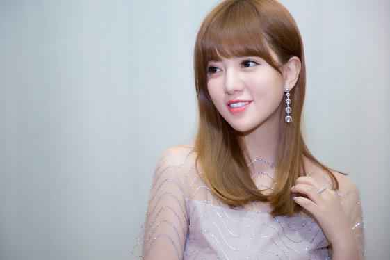 歌手阿兰贵州激情开唱 现场粉丝气氛热烈