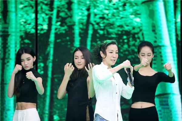 杨紫琼《天天向上》变身小女人 分享拍戏心得