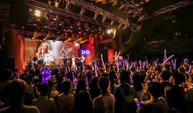 港妹许靖韵音乐会化身“能量小宇宙”多曲连唱撒福利