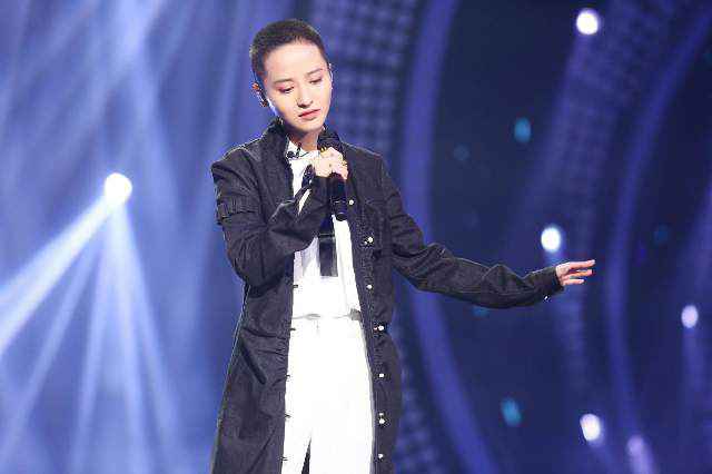 蒋一侨新歌《单人华尔兹》上线,磁性歌声述情感